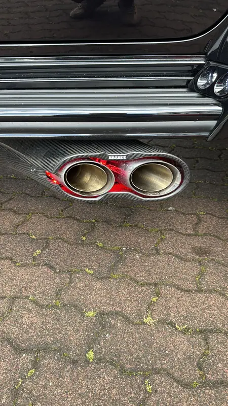 BRABUS-Sportauspuff mit Carbon-Blende