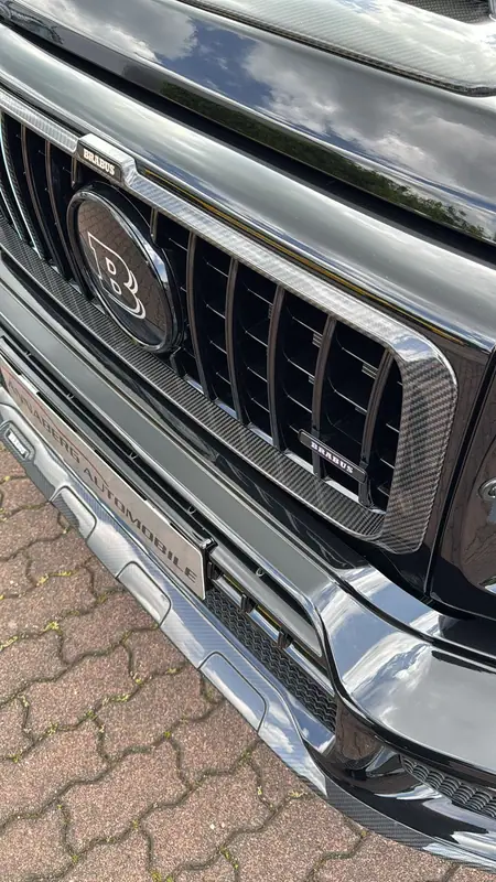 Kühlergrill mit Carbon-Rahmen und BRABUS-Emblem