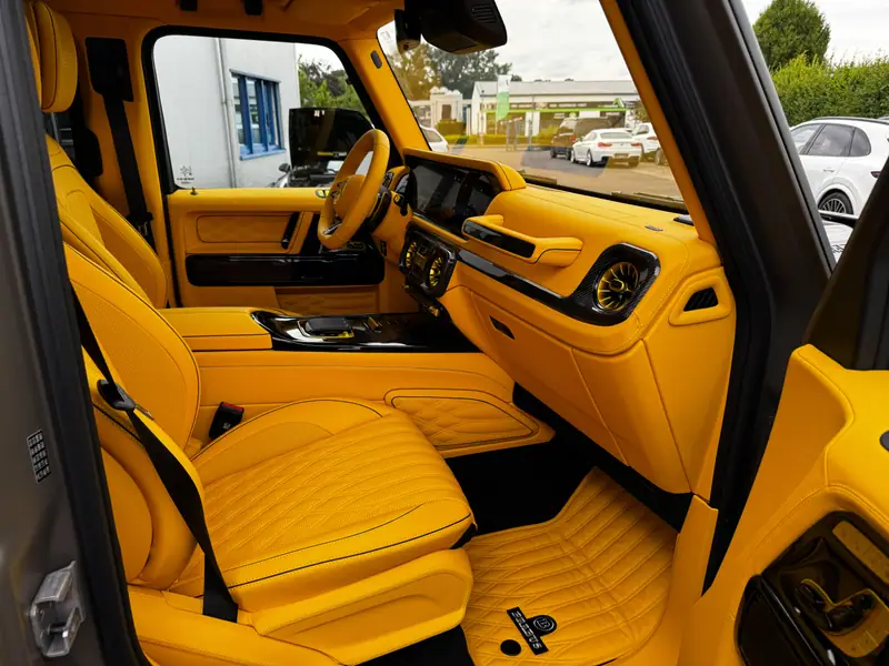 Interieur in Gelb mit Rautensteppung