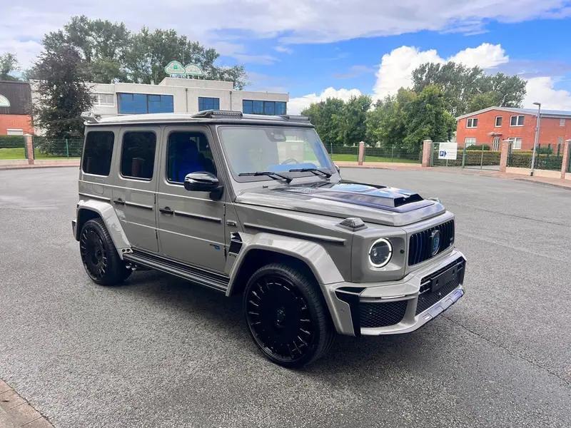 Silber mit Carbon-Details