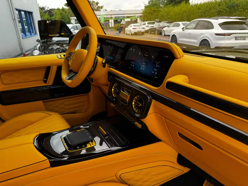Cockpit in Gelb