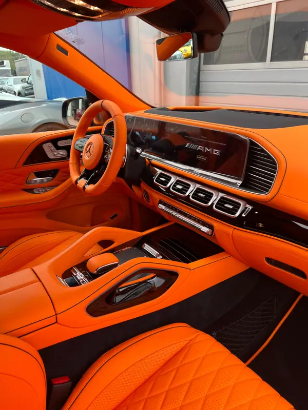 Armaturen in Orange