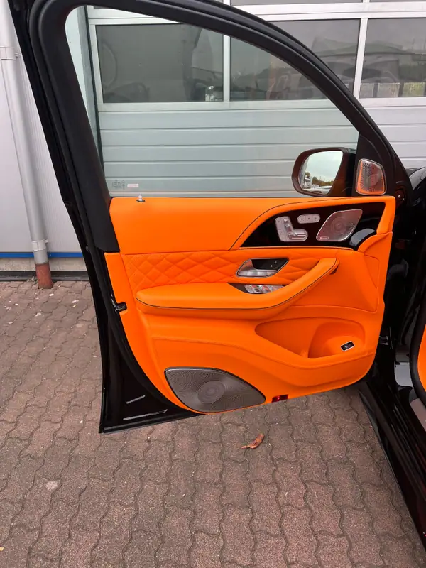 Türverkleidung in Orange